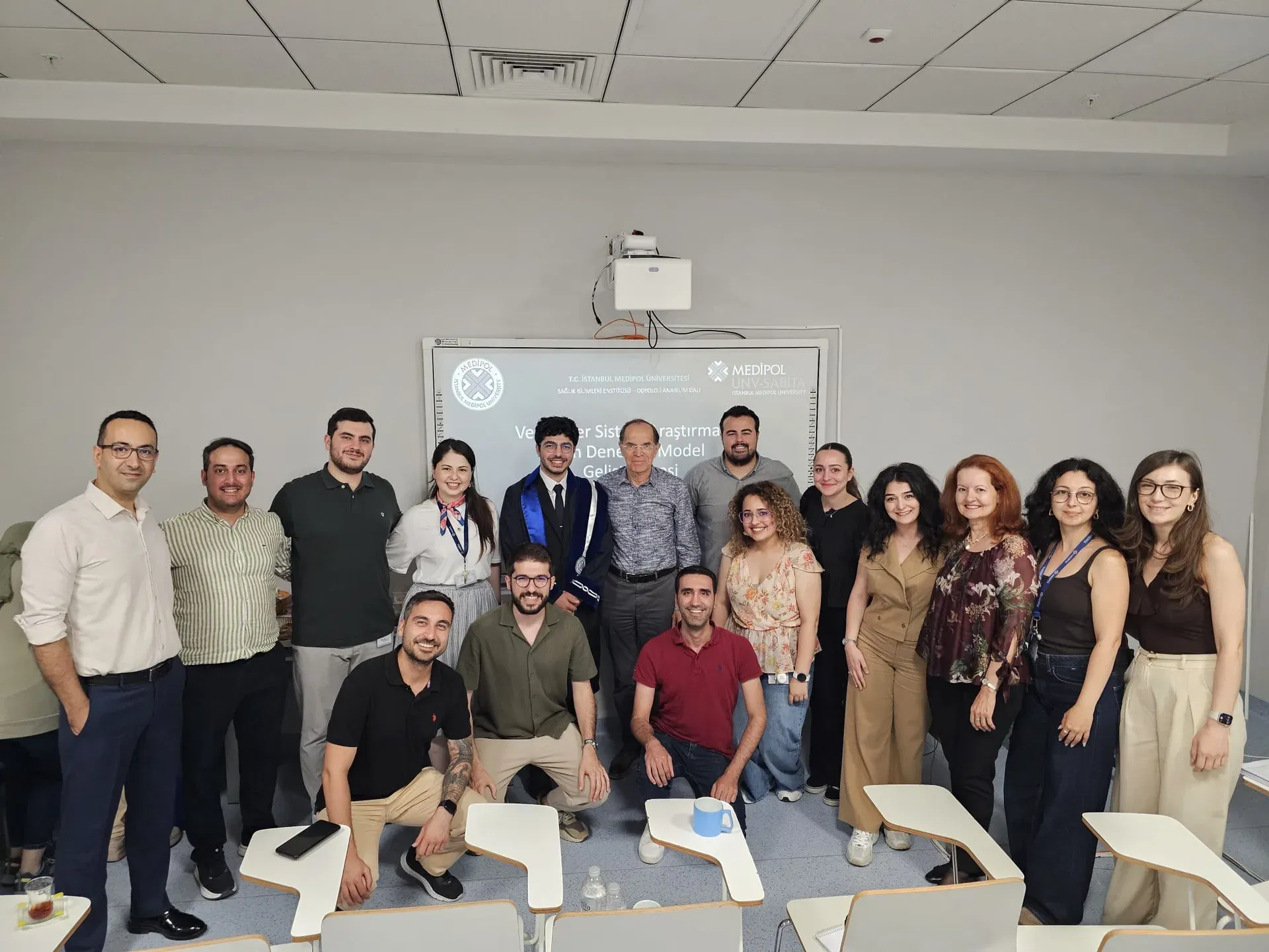 Furkan Büyükkal ve Odyoloji Bölümü mezuniyet grup fotoğrafı