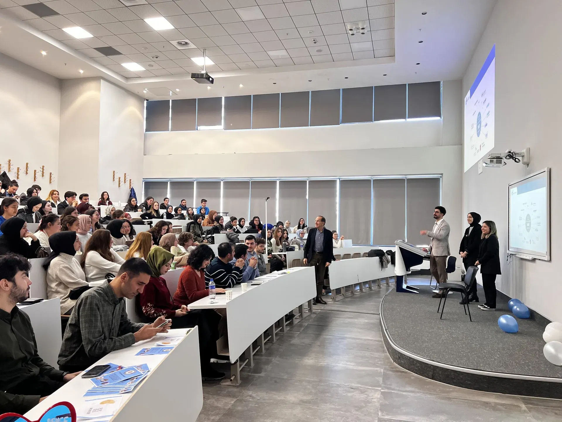 CV HAZIRLAMA VE MÜLAKAT TEKNİKLERİ SEMİNERİ VERİLDİ etkinlik fotoğrafı 3