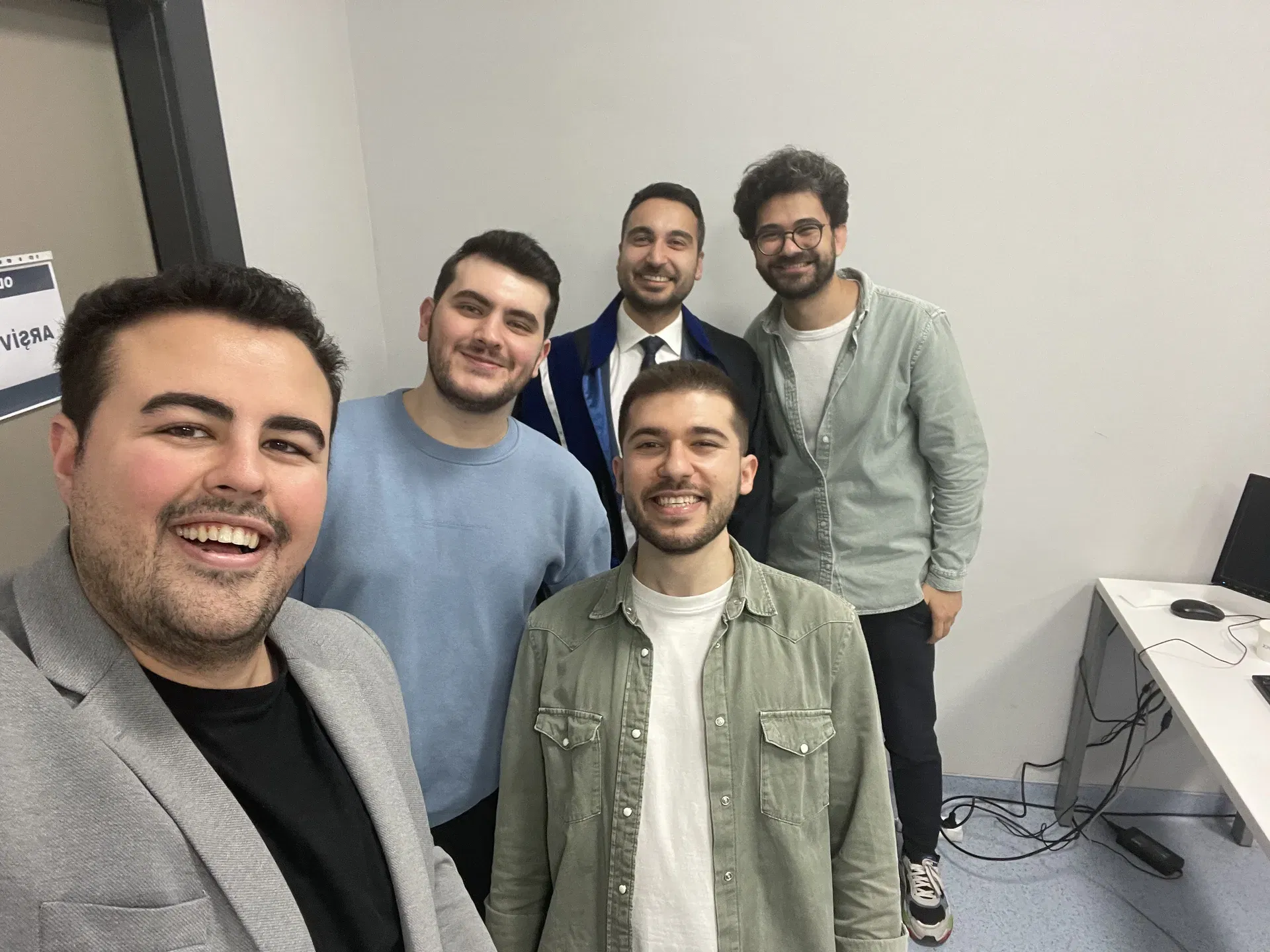 Kerem Ersin mezuniyet kutlaması selfie