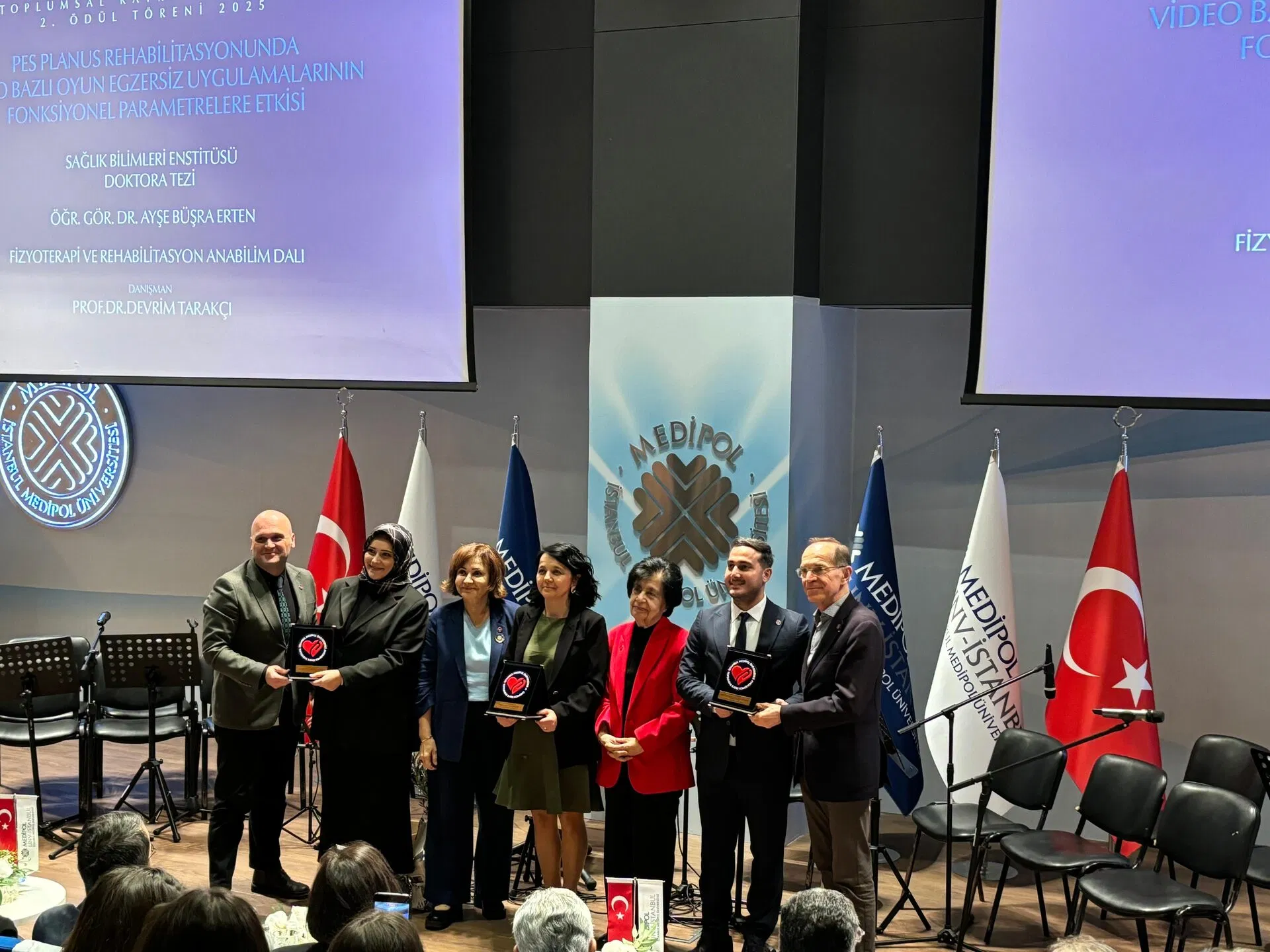 Toplumsal Katkı Ödül Töreni sahne fotoğrafı
