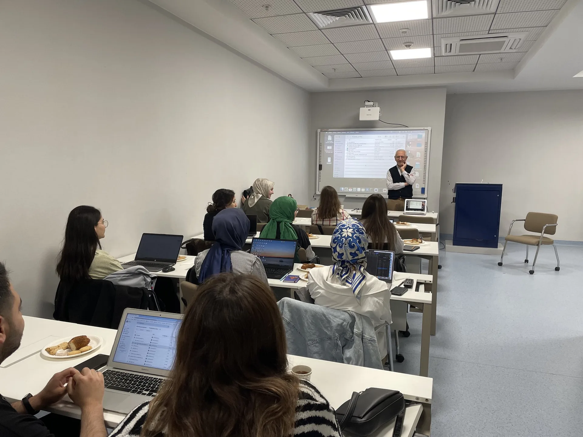 İstanbul Medipol Üniversitesi’nde Yüksek Lisans Öğrencilerine Yönelik Praat Eğitimi etkinlik fotoğrafı 2